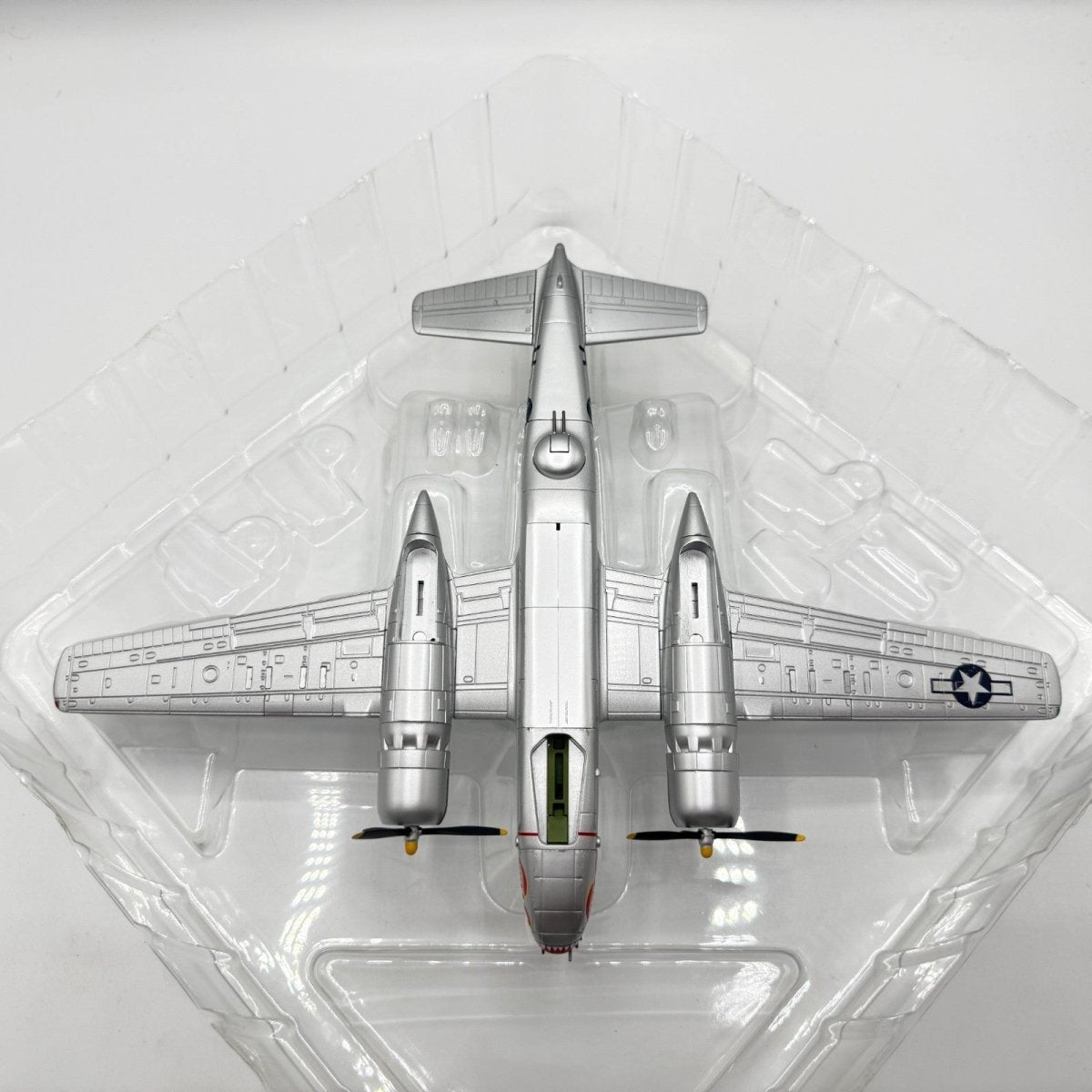 Hobby Master HA3201 1:72 A - 26B Invader "Stinky" 552nd BS 386th BG, France 1954 - Hobby Master