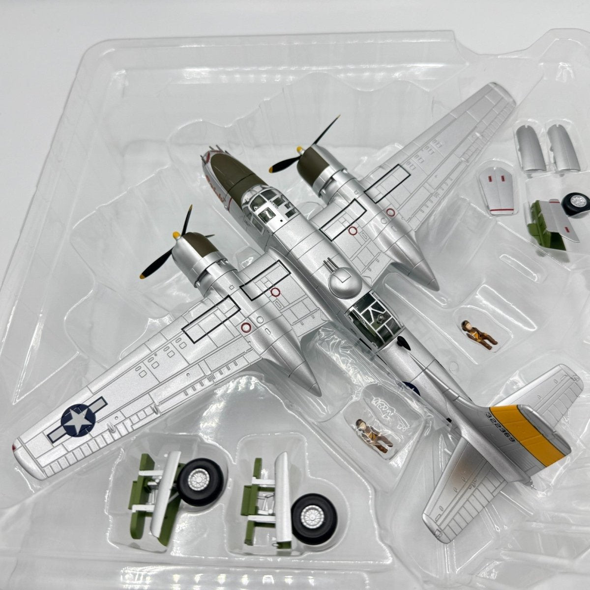 Hobby Master HA3201 1:72 A - 26B Invader "Stinky" 552nd BS 386th BG, France 1954 - Hobby Master