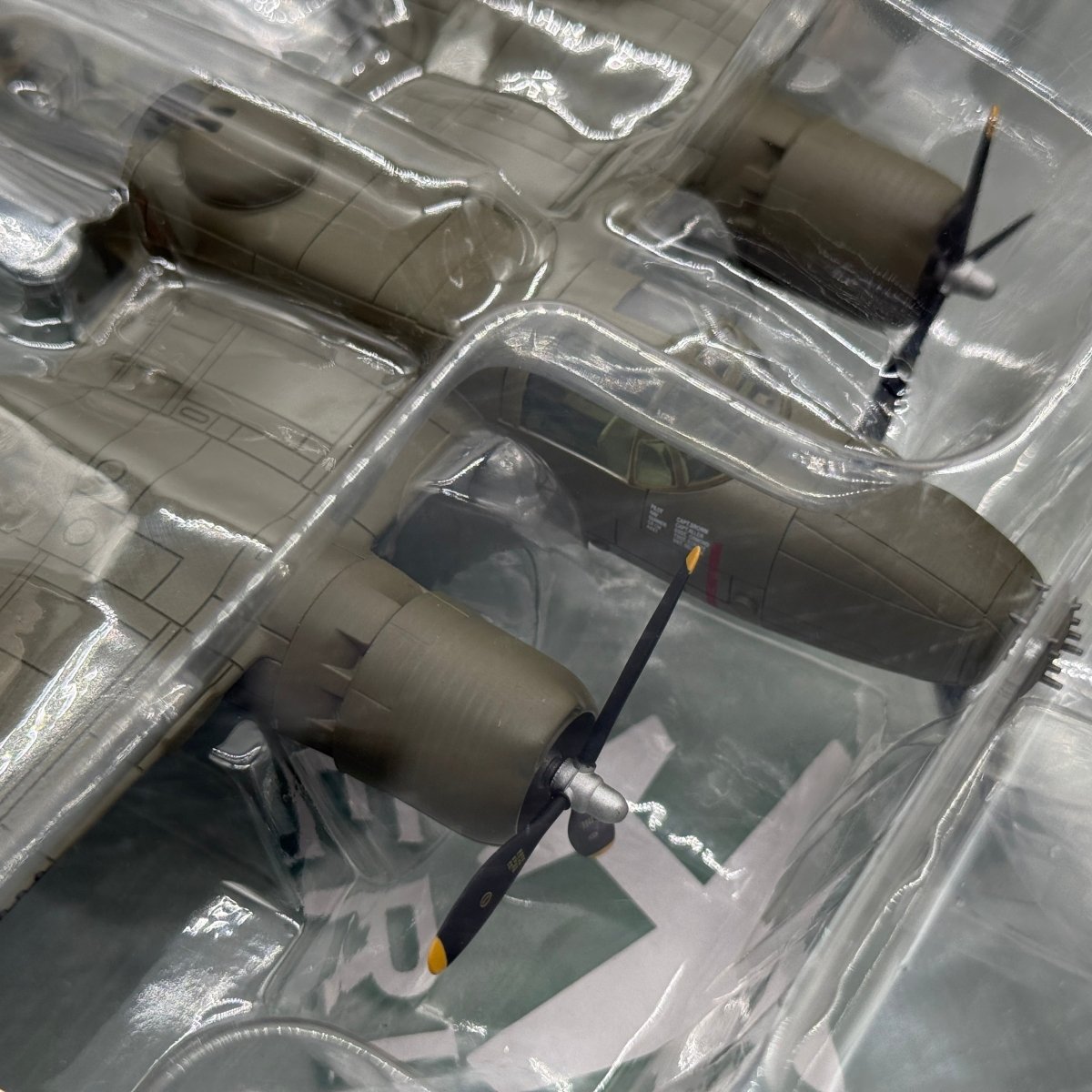 Hobby Master HA3203 1:72 Douglas B-26B Invader USAF 731st BS 3rd BG 44-34552 BC-J Brown Nose Iwakuni Japan 1951 - Hobby Master