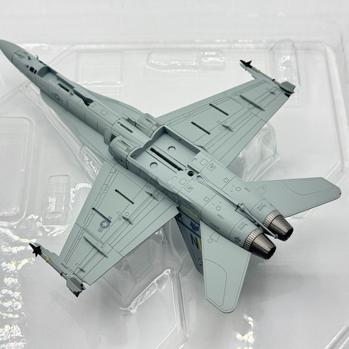 Hobby Master HA3519 1:72 F/A - 18A+ VMFA - 333 Fighting Shamrocks Late 1980s - Hobby Master