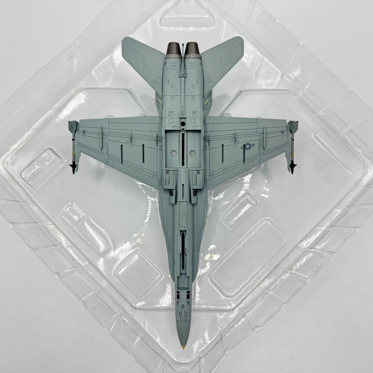 Hobby Master HA3519 1:72 F/A - 18A+ VMFA - 333 Fighting Shamrocks Late 1980s - Hobby Master