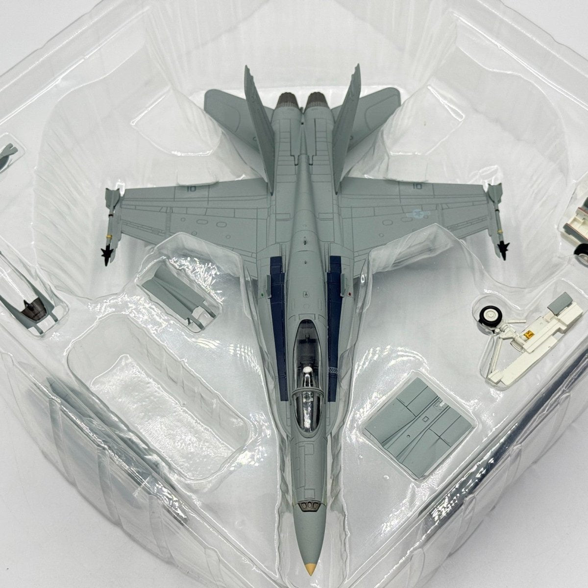 Hobby Master HA3519 1:72 F/A - 18A+ VMFA - 333 Fighting Shamrocks Late 1980s - Hobby Master