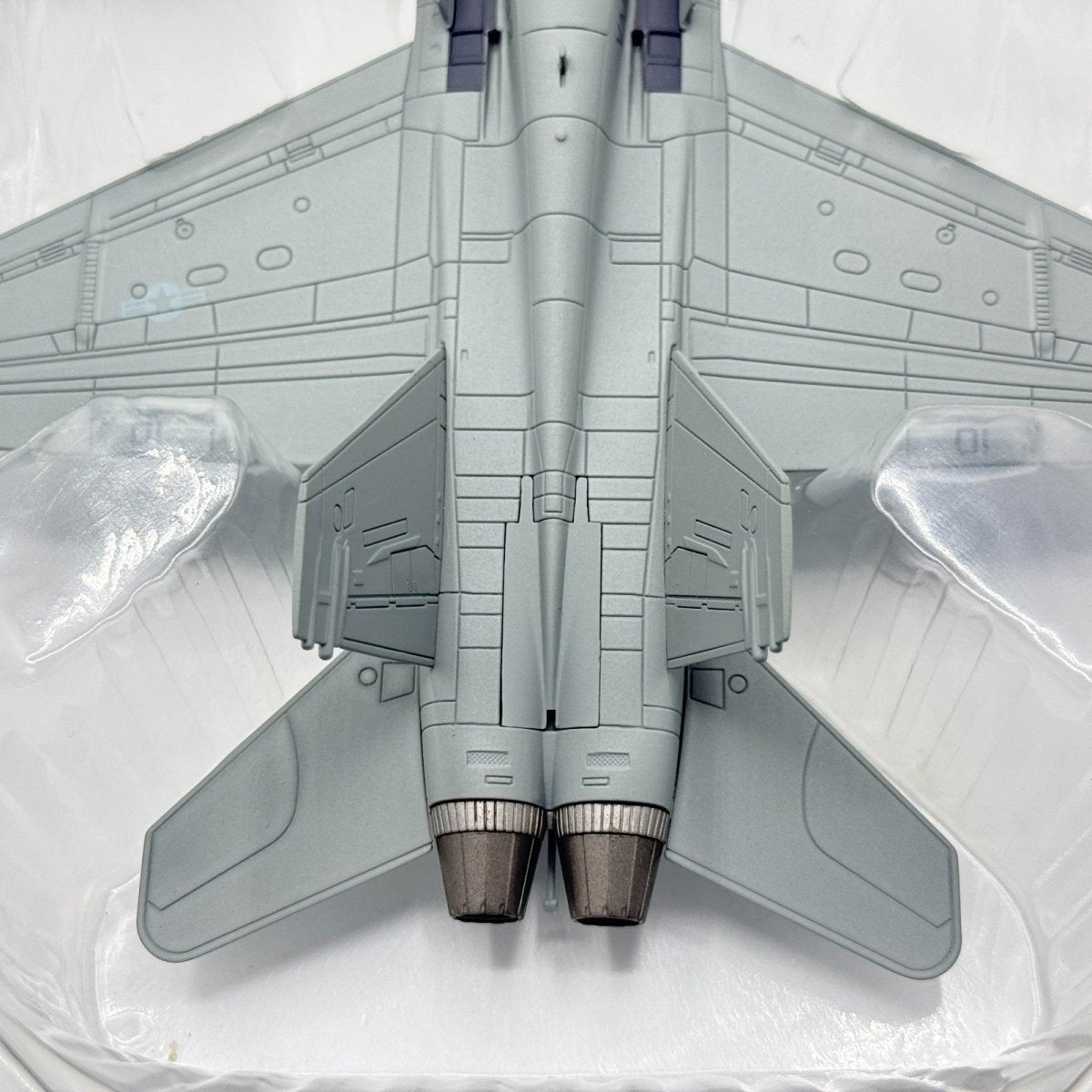 Hobby Master HA3519 1:72 F/A - 18A+ VMFA - 333 Fighting Shamrocks Late 1980s - Hobby Master