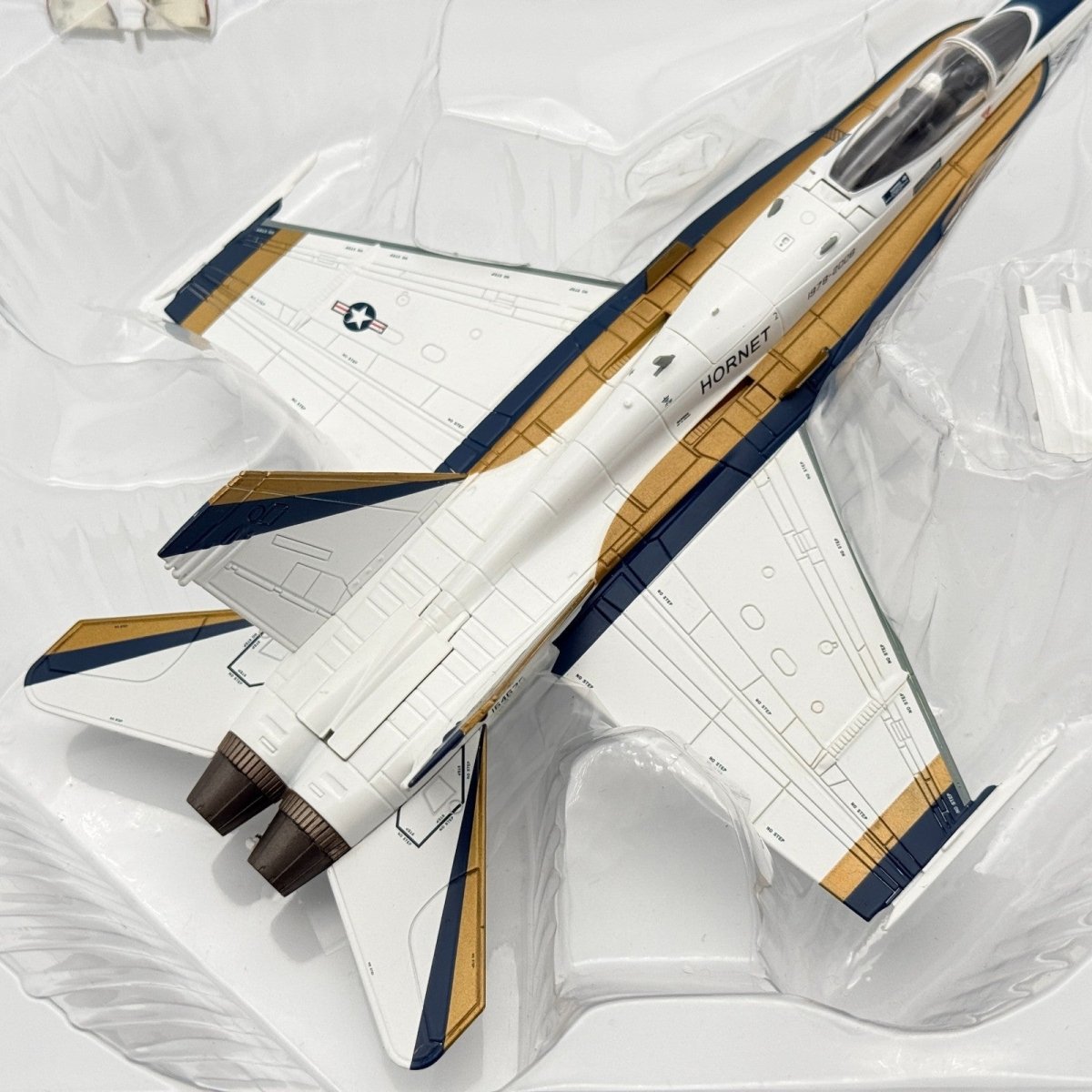 Hobby Master HA3525 1:72 F/A - 18C "30th Anniversary" 164630 San Diego 2008 - 09 - Hobby Master