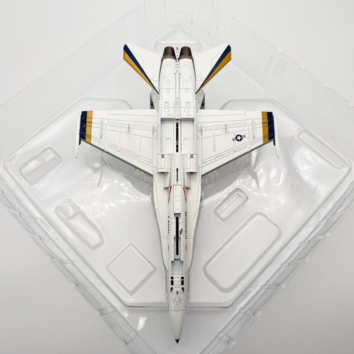 Hobby Master HA3525 1:72 F/A - 18C "30th Anniversary" 164630 San Diego 2008 - 09 - Hobby Master