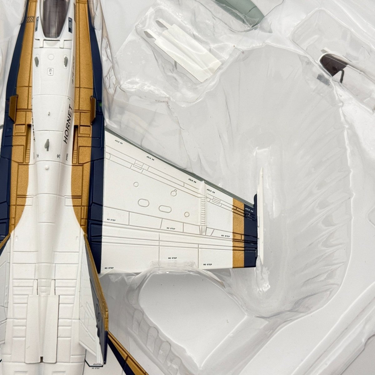 Hobby Master HA3525 1:72 F/A - 18C "30th Anniversary" 164630 San Diego 2008 - 09 - Hobby Master