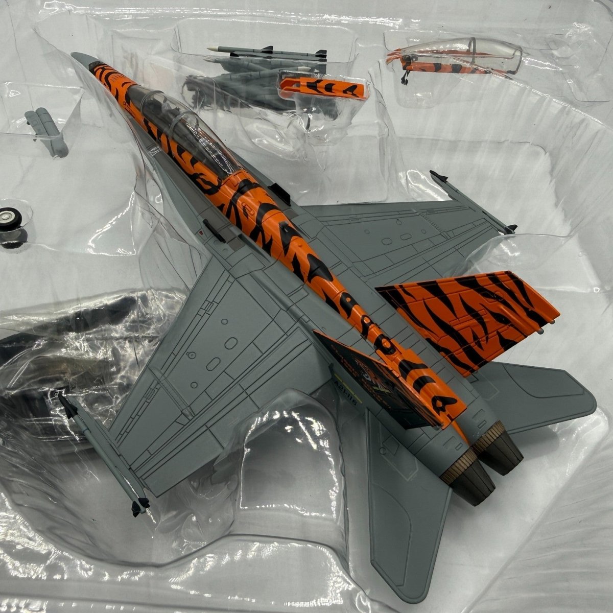 Hobby Master HA3545 1:72 F/A - 18B Hornet Classic 1985 - 2019 2 OCU RAAF Williamtown - Hobby Master