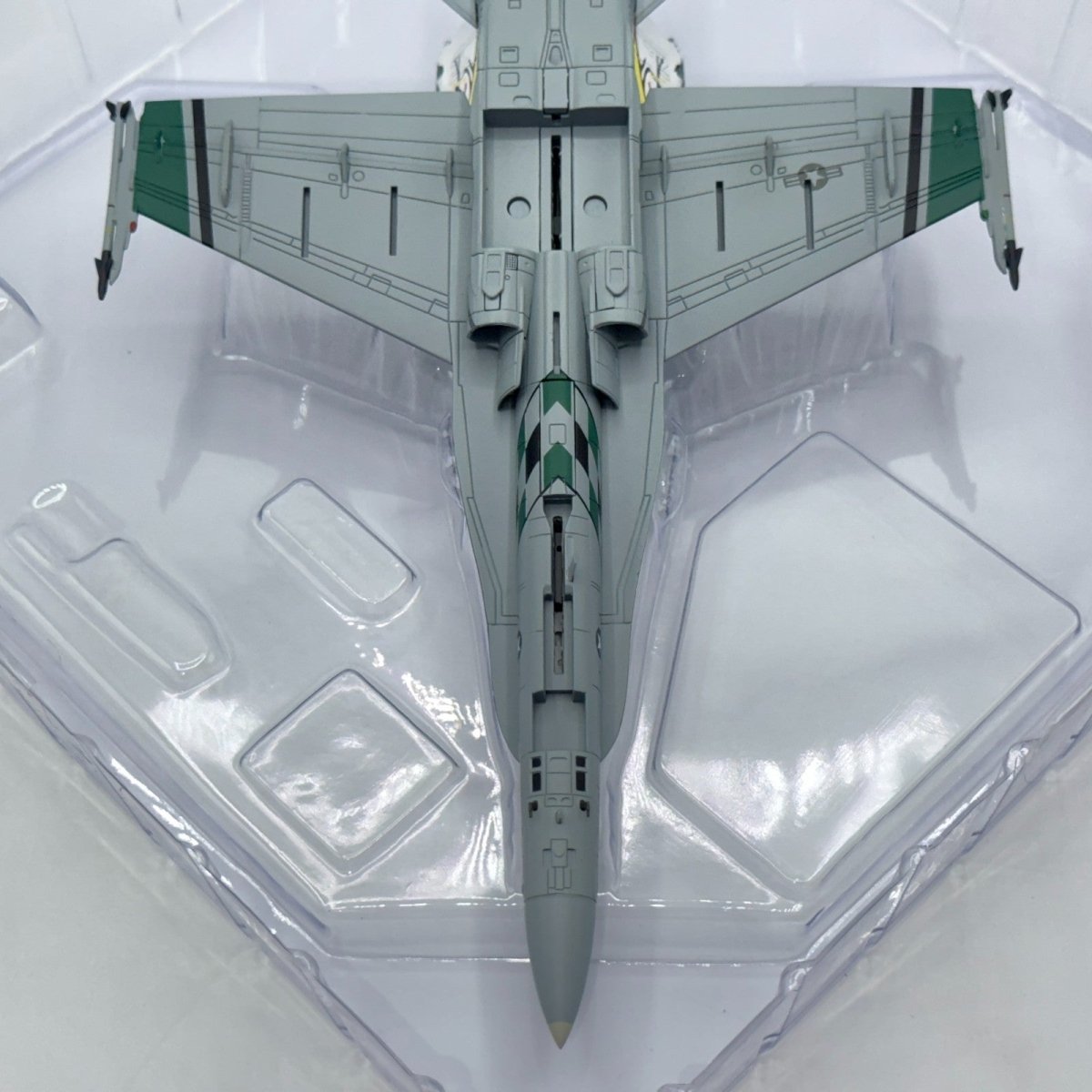 Hobby Master HA3566 1:72 F/A - 18C Hornet Strike Fighter "Chippy Ho" - Hobby Master