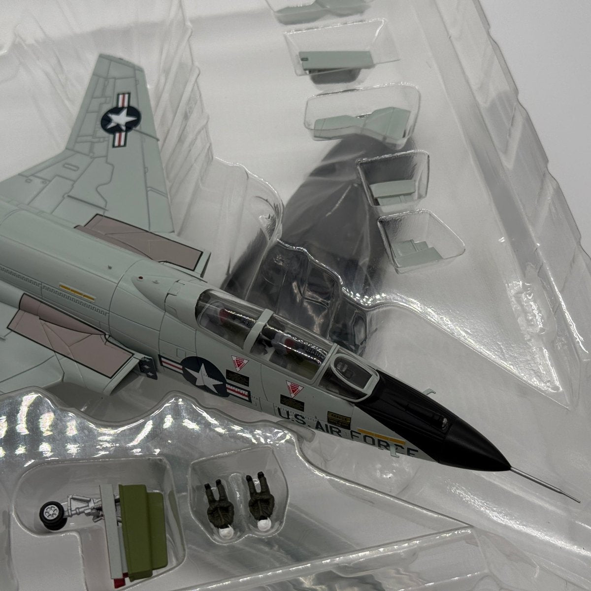 Hobby Master HA3706 1:72 McDonnell F-101B Voodoo USAF 148th FG Minnesota ANG 58-0275 Duluth 1970s - Hobby Master