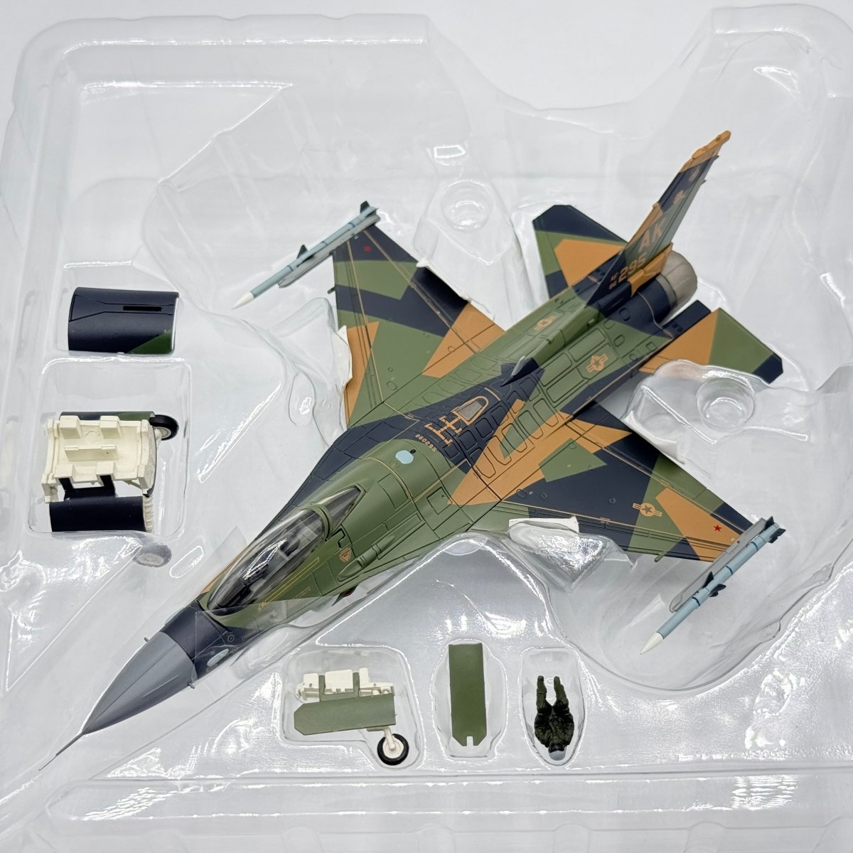 Hobby Master HA38003 1:72 F - 16C BDU Splinter, 86 - 0295, 354th Wing, 18th AGRS - Hobby Master