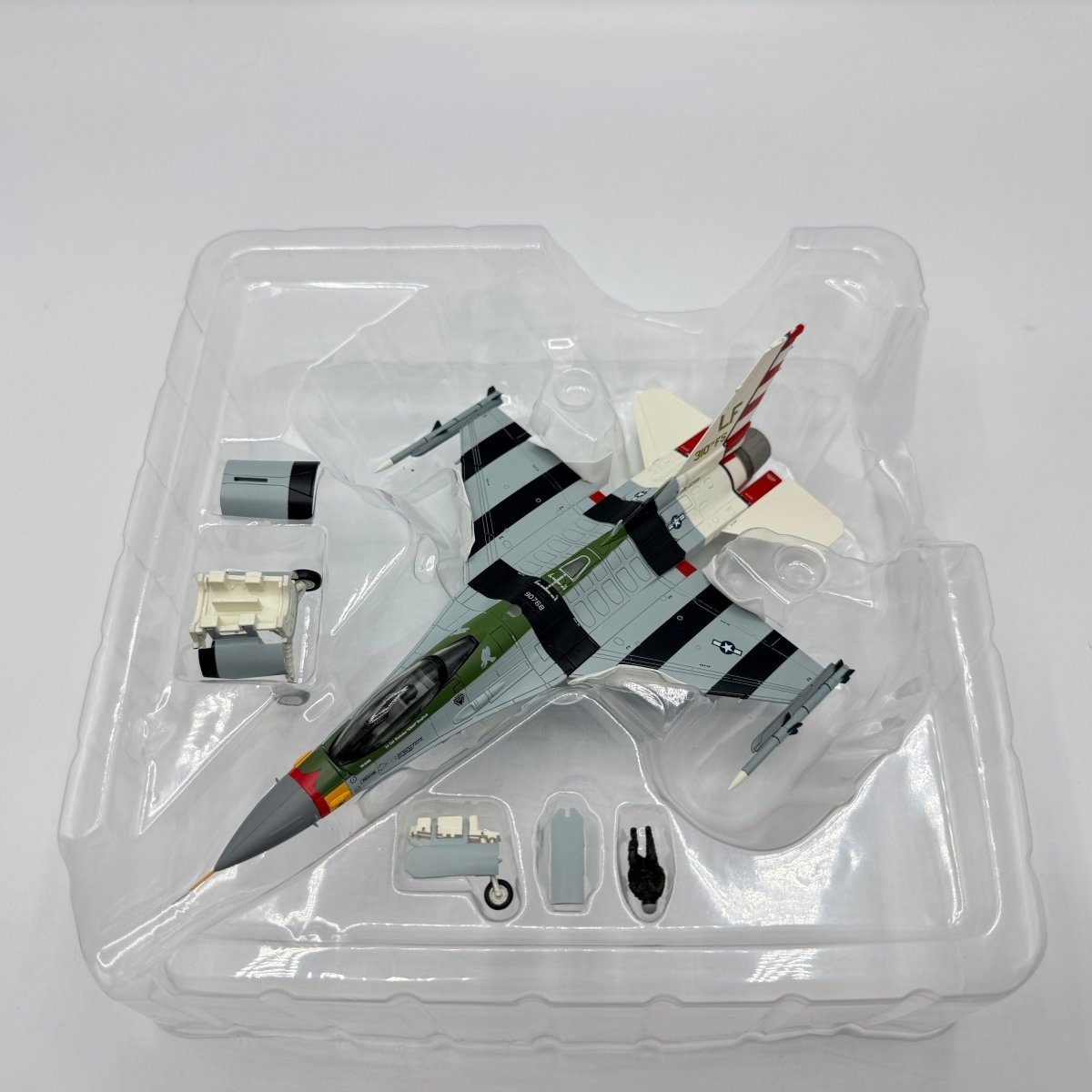 Hobby Master HA38013 1:72 F - 16C "Passionate Patsy", 90 - 0768, 310th FS Luke AFB - Hobby Master