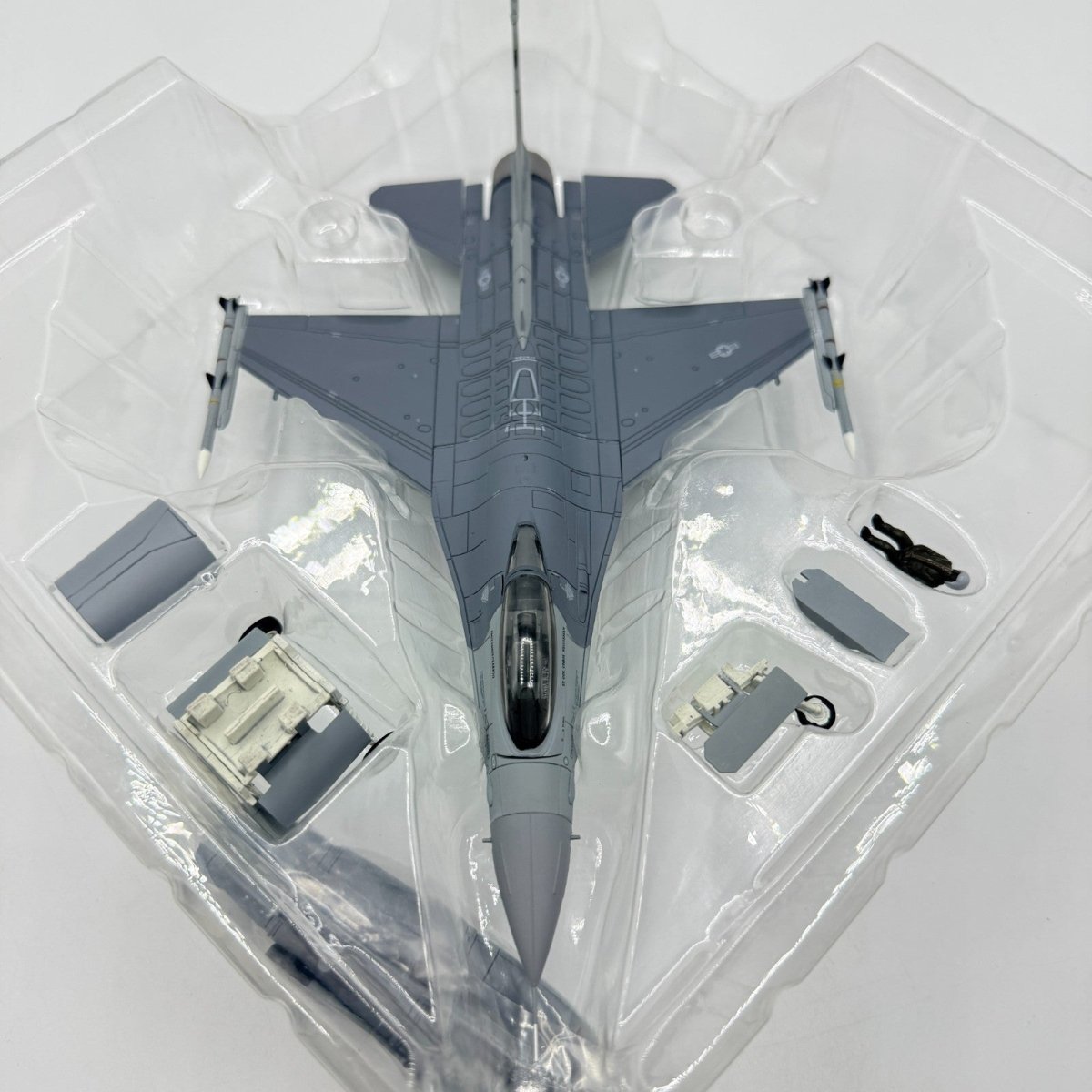 Hobby Master HA3811 1:72 F - 16C Fighting Falcon, 88 - 0471, Black Widows Iraq 2006 - Hobby Master