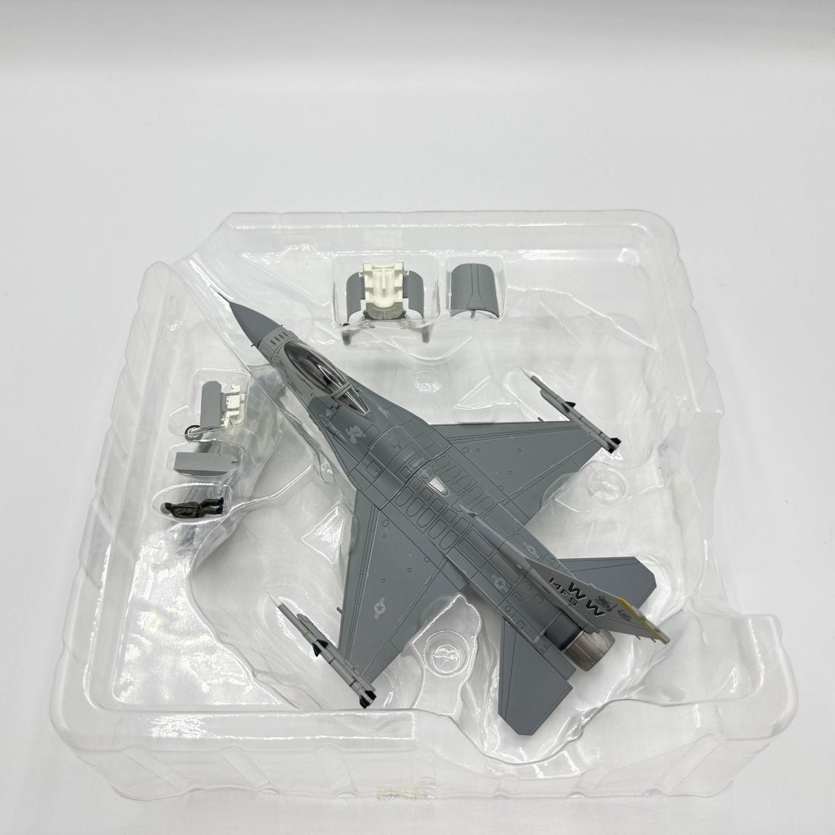Hobby Master HA3824 1:72 F - 16CJ Falcon, 90 - 0825, 14th FS 35th FW, Misawa AB - Hobby Master