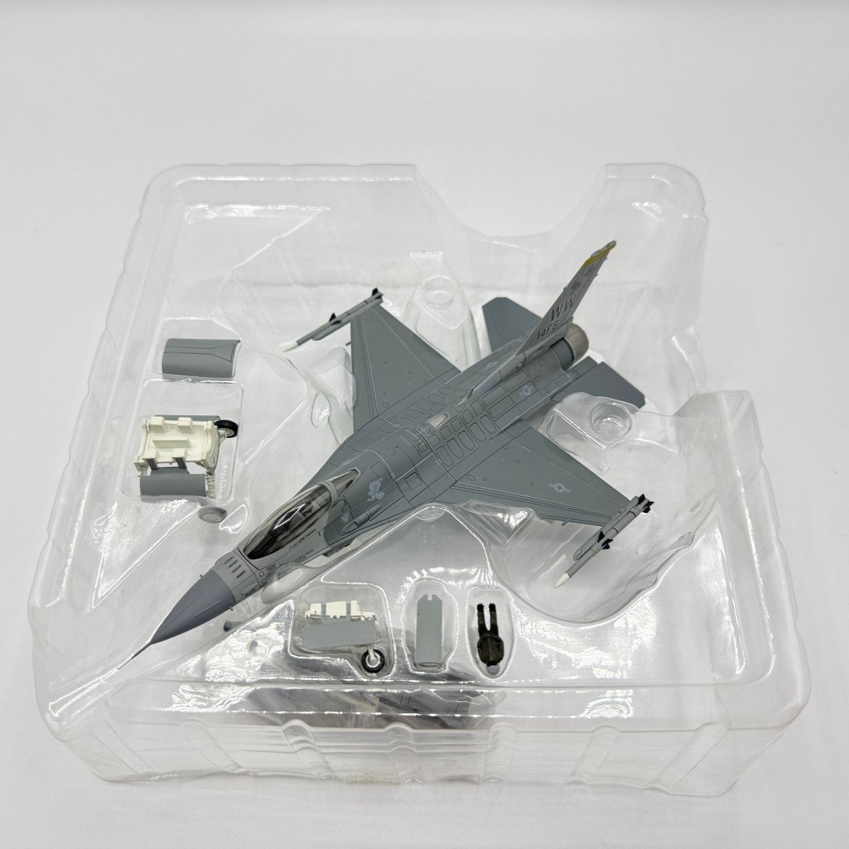 Hobby Master HA3824 1:72 F - 16CJ Falcon, 90 - 0825, 14th FS 35th FW, Misawa AB - Hobby Master