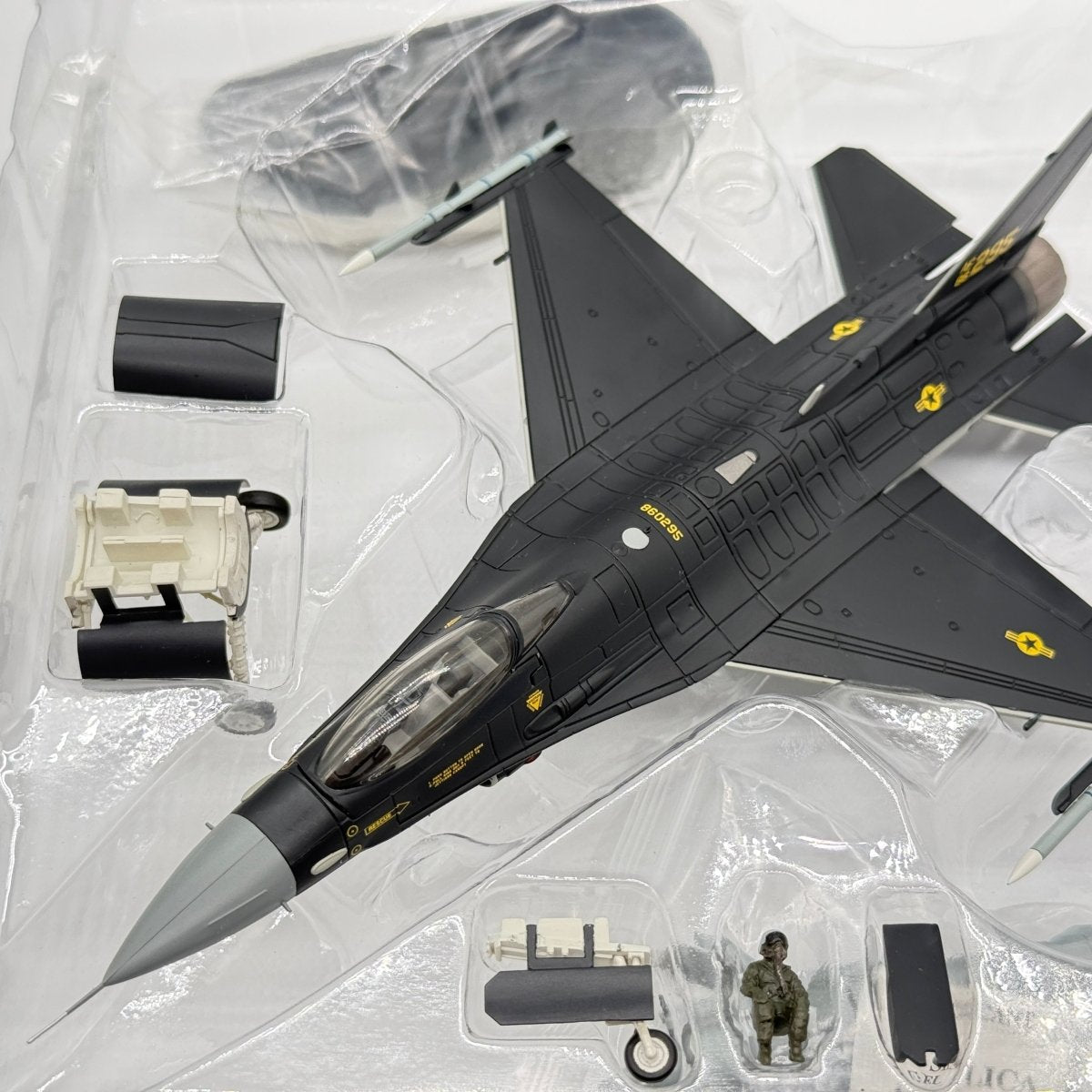 Hobby Master HA3871 1:72 F-16C Fighting Falcon USAF 18th AGRS Alaska 2017 - Hobby Master