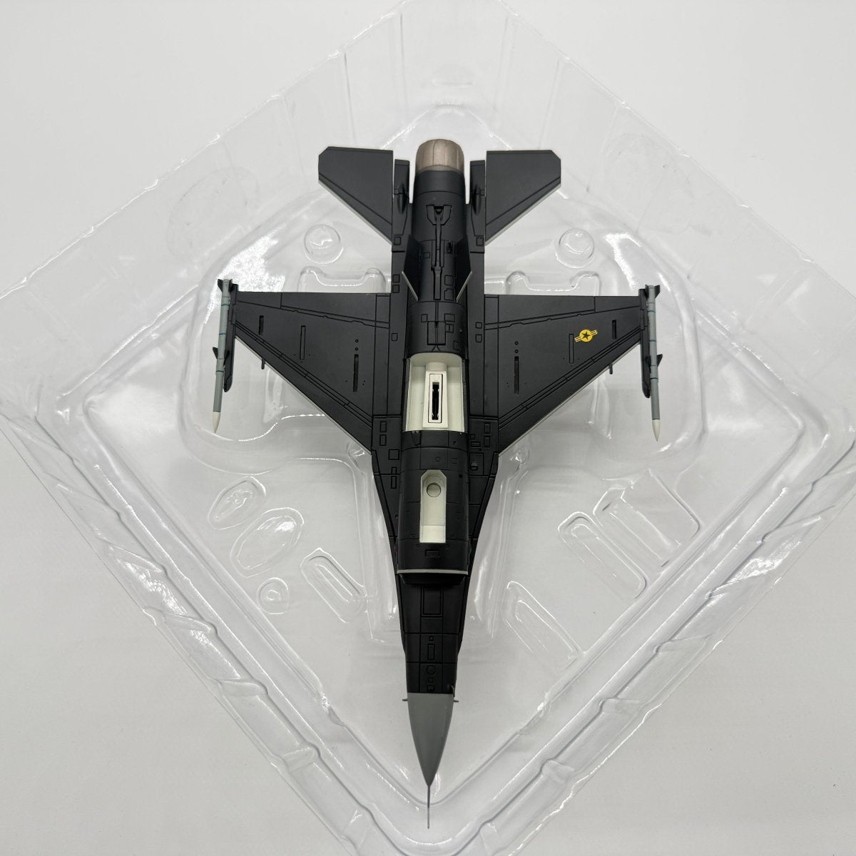 Hobby Master HA3871 1:72 F-16C Fighting Falcon USAF 18th AGRS Alaska 2017 - Hobby Master