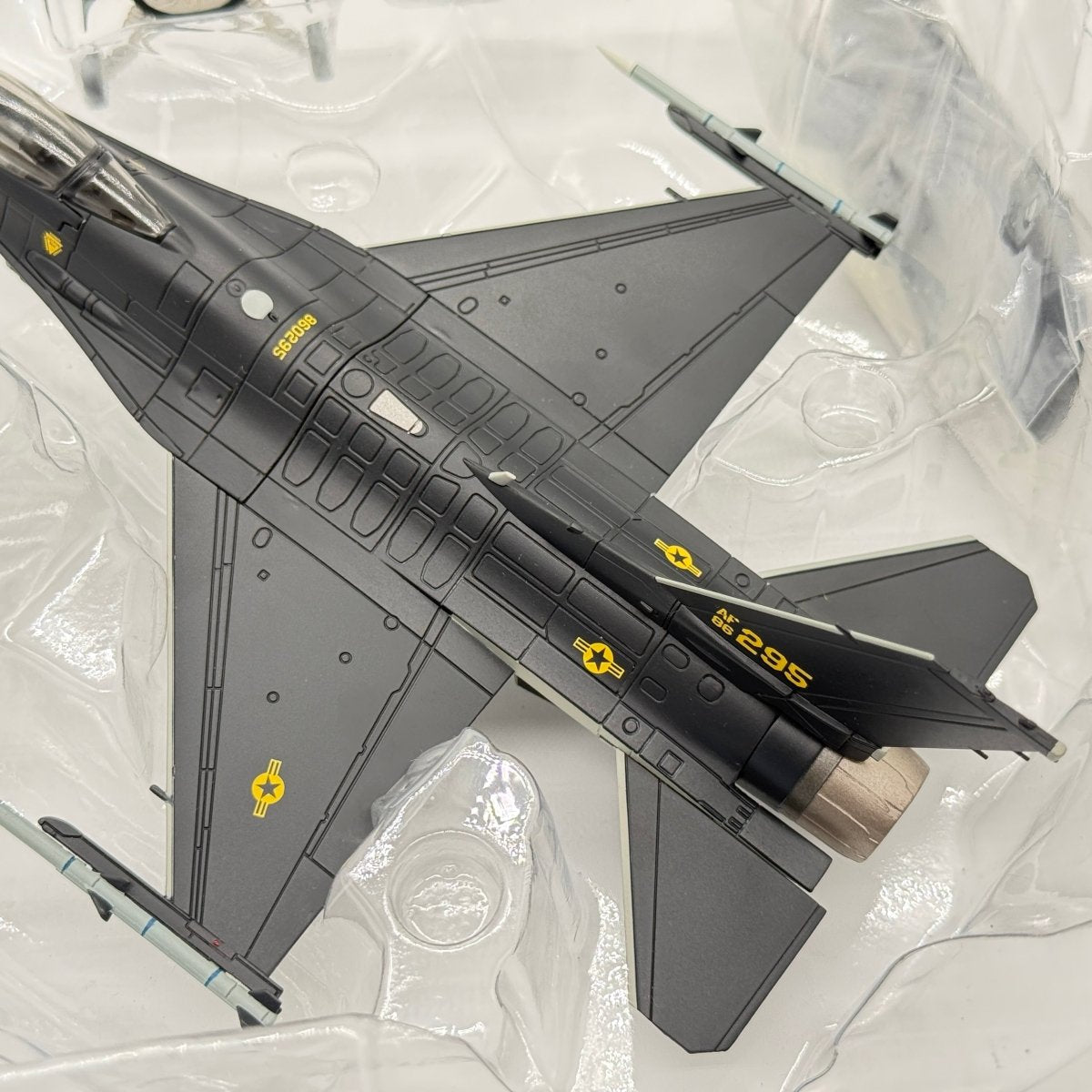 Hobby Master HA3871 1:72 F-16C Fighting Falcon USAF 18th AGRS Alaska 2017 - Hobby Master