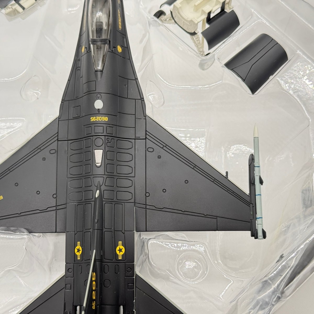 Hobby Master HA3871 1:72 F-16C Fighting Falcon USAF 18th AGRS Alaska 2017 - Hobby Master
