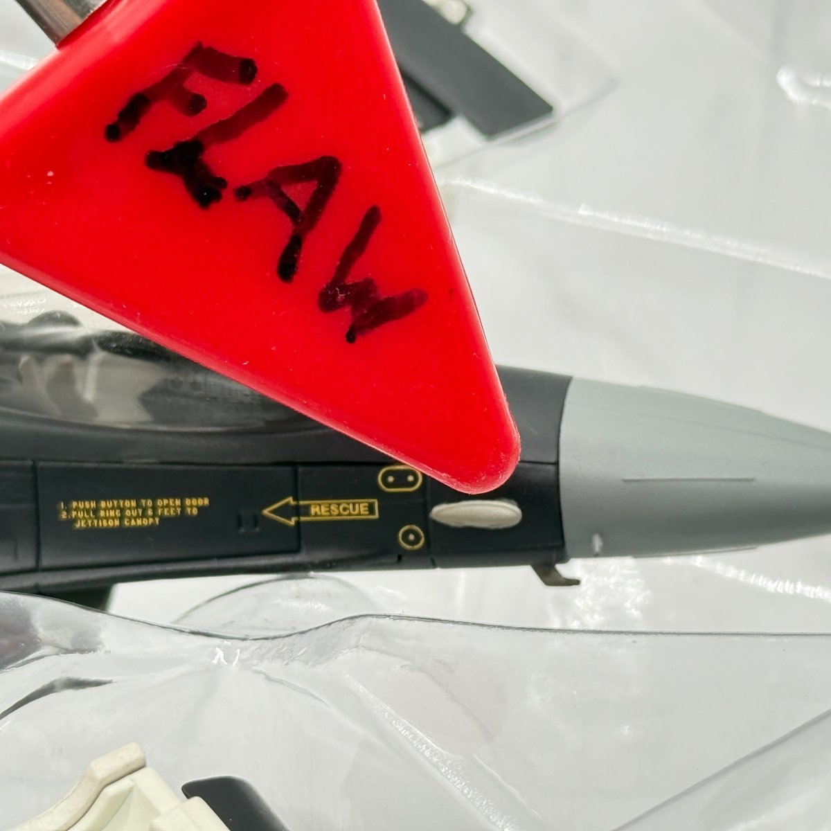 Hobby Master HA3871 1:72 F-16C Fighting Falcon USAF 18th AGRS Alaska 2017 - Hobby Master