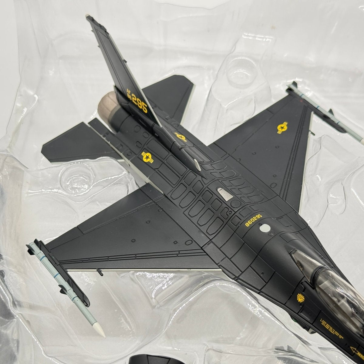 Hobby Master HA3871 1:72 F-16C Fighting Falcon USAF 18th AGRS Alaska 2017 - Hobby Master