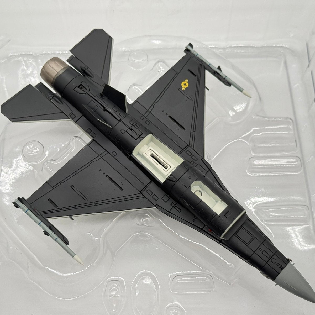 Hobby Master HA3871 1:72 F-16C Fighting Falcon USAF 18th AGRS Alaska 2017 - Hobby Master