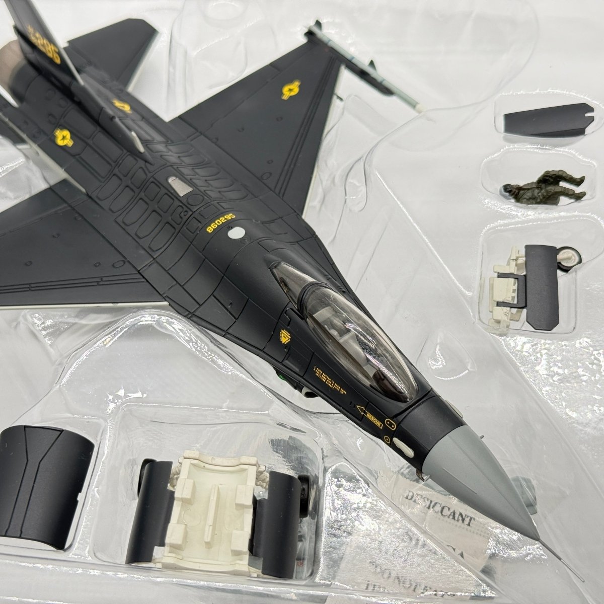 Hobby Master HA3871 1:72 F-16C Fighting Falcon USAF 18th AGRS Alaska 2017 - Hobby Master