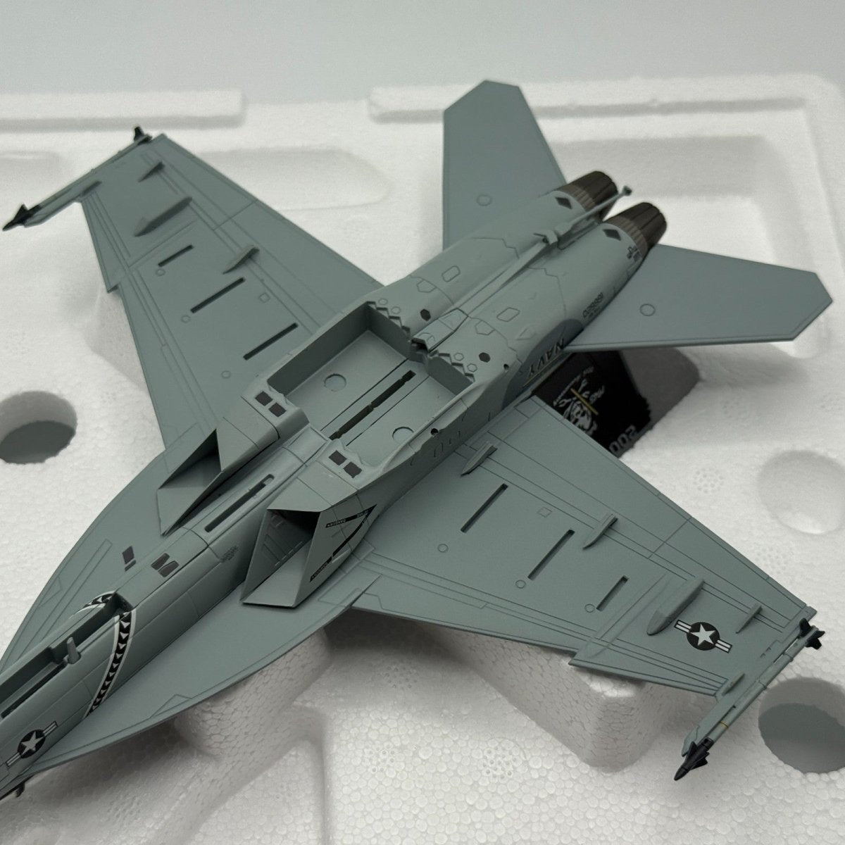 Hobby Master HA5104 1:72 F/A - 18F "Super Hornet" VFA - 103 USS Eisenhower 2013 - Hobby Master