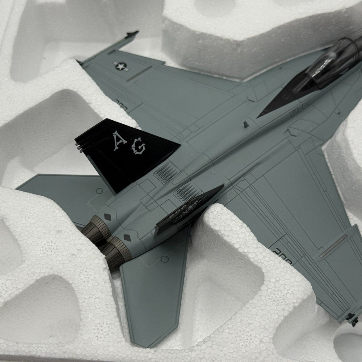 Hobby Master HA5104 1:72 F/A - 18F "Super Hornet" VFA - 103 USS Eisenhower 2013 - Hobby Master