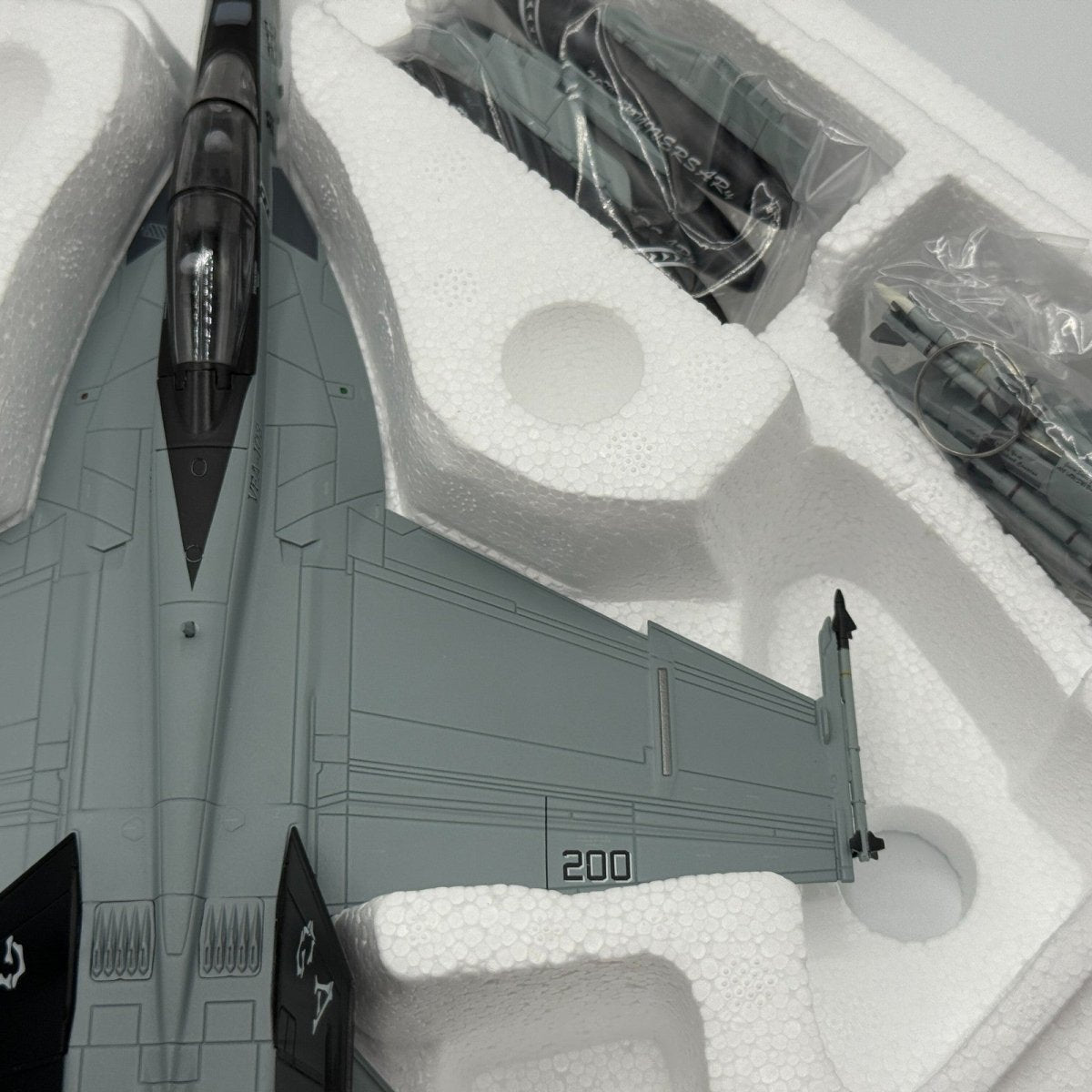 Hobby Master HA5104 1:72 F/A - 18F "Super Hornet" VFA - 103 USS Eisenhower 2013 - Hobby Master