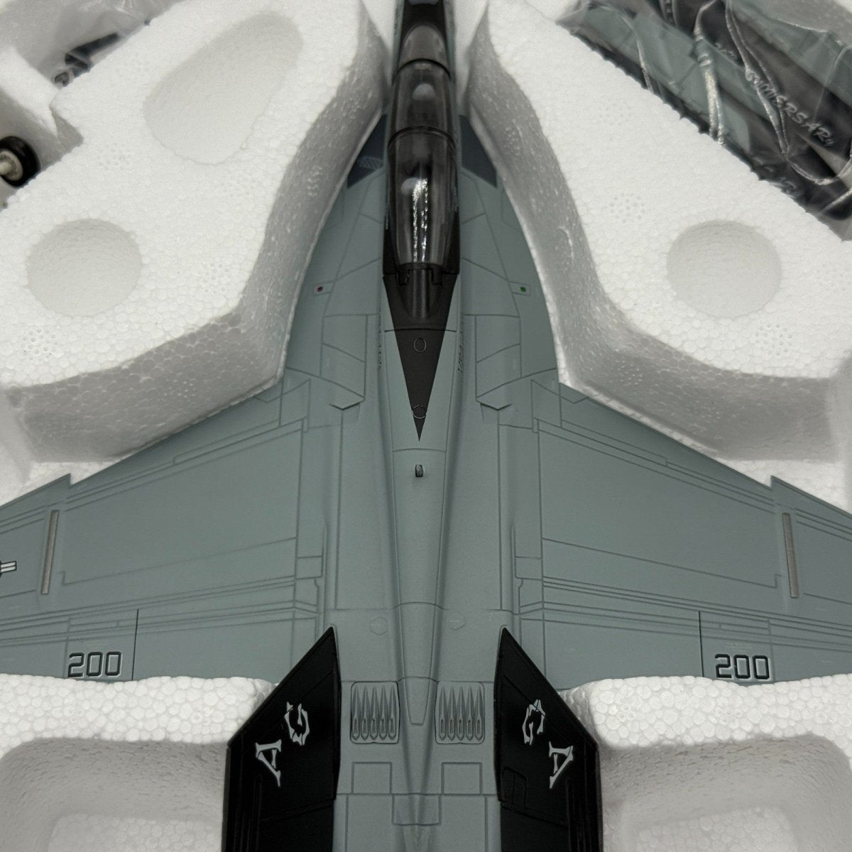 Hobby Master HA5104 1:72 F/A - 18F "Super Hornet" VFA - 103 USS Eisenhower 2013 - Hobby Master