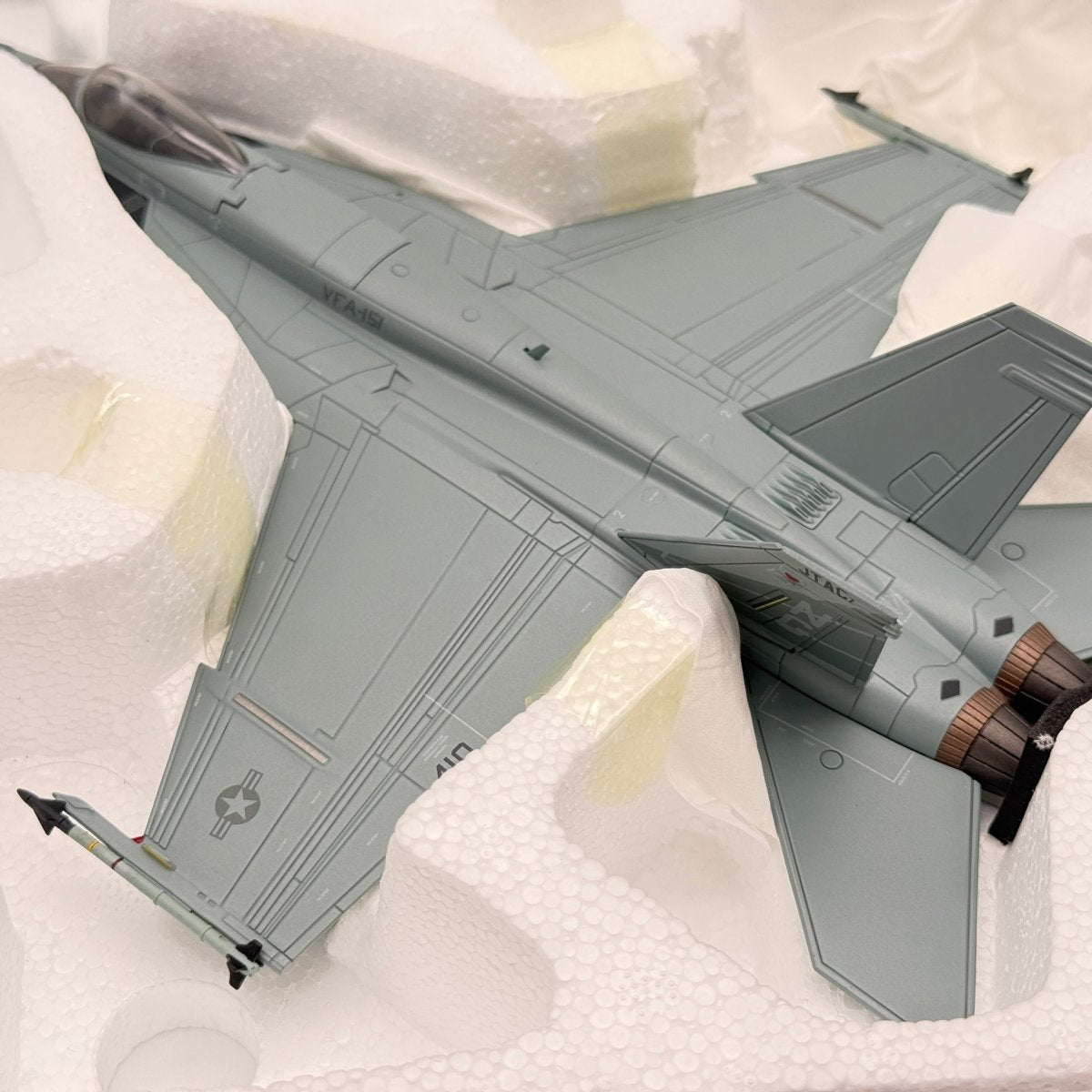 Hobby Master HA5115 1:72 F/A - 18E Super Hornet USN VFA - 151 Vigilantes - Hobby Master