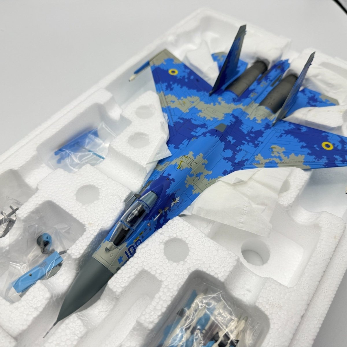 Hobby Master HA6010 1:72 Su - 27 Flanker B Serial 100, Ukrainian Air Force - Hobby Master