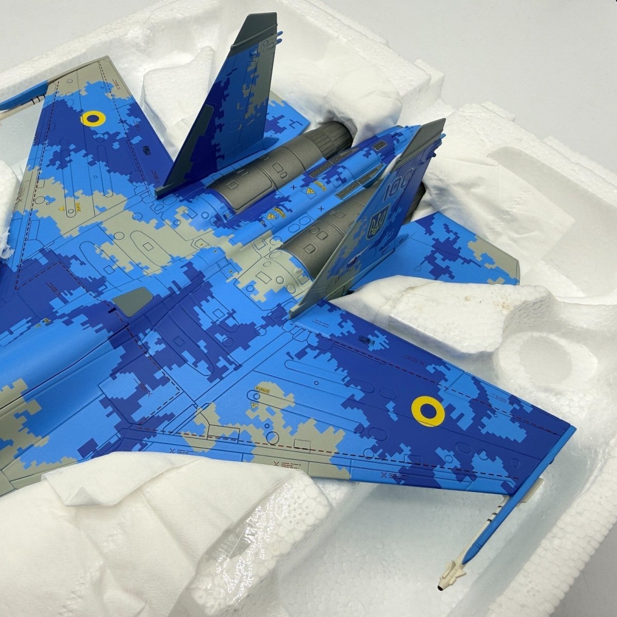 Hobby Master HA6010 1:72 Su - 27 Flanker B Serial 100, Ukrainian Air Force - Hobby Master
