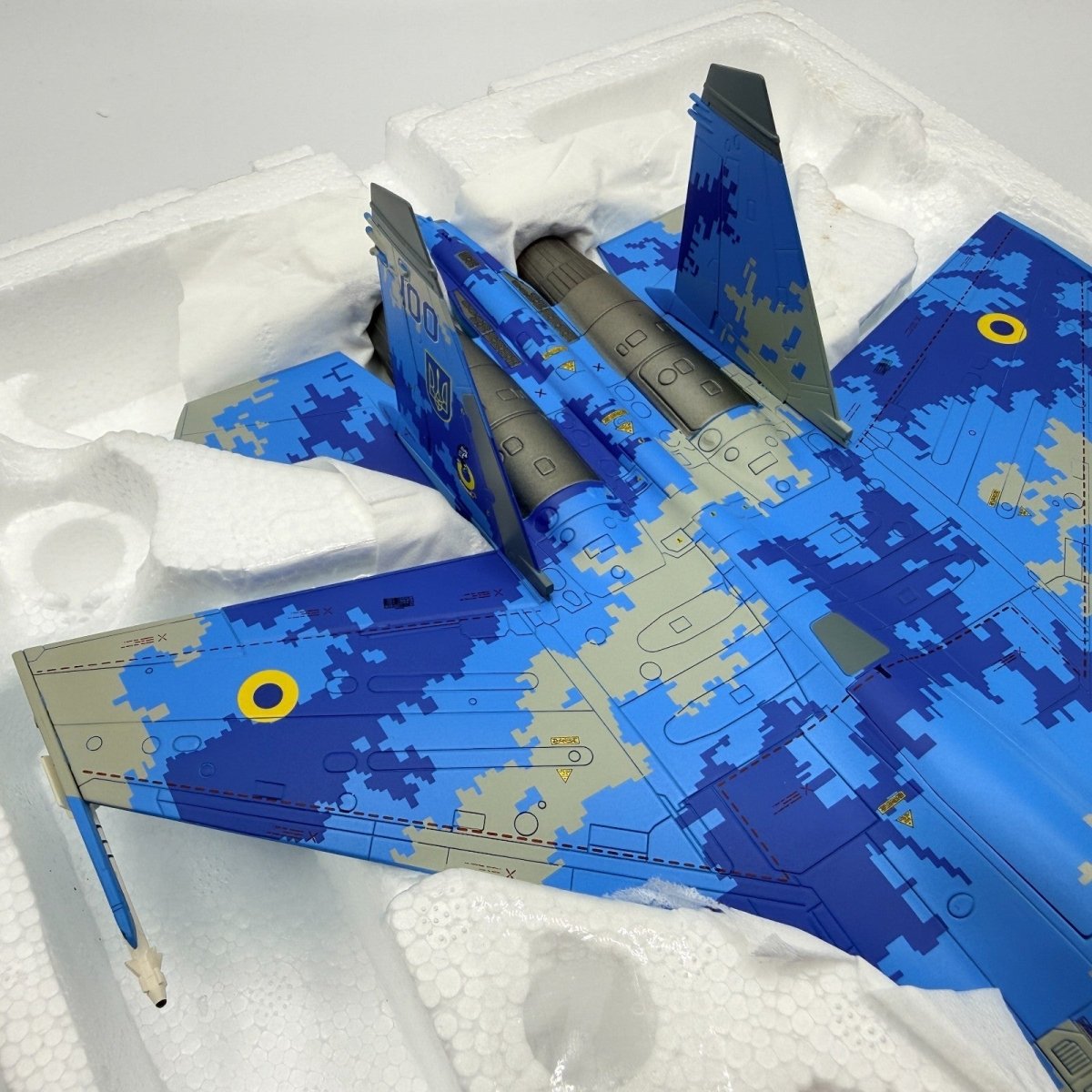 Hobby Master HA6010 1:72 Su - 27 Flanker B Serial 100, Ukrainian Air Force - Hobby Master