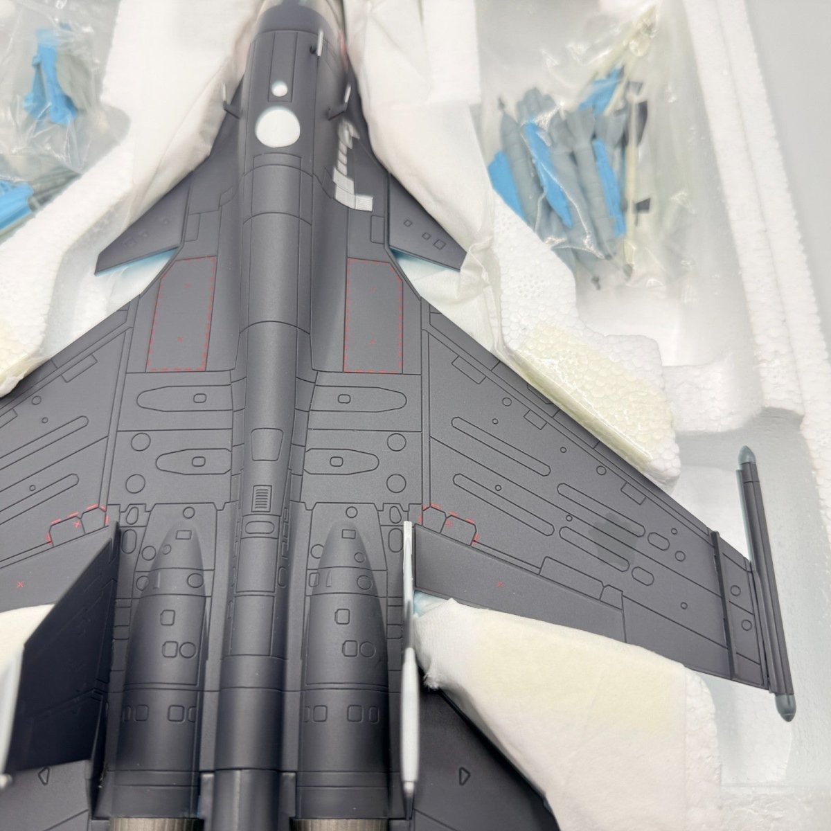Hobby Master HA6302A 1:72 Su - 34 Fullback Fighter Bomber Red 21 Russian Air Force - Hobby Master