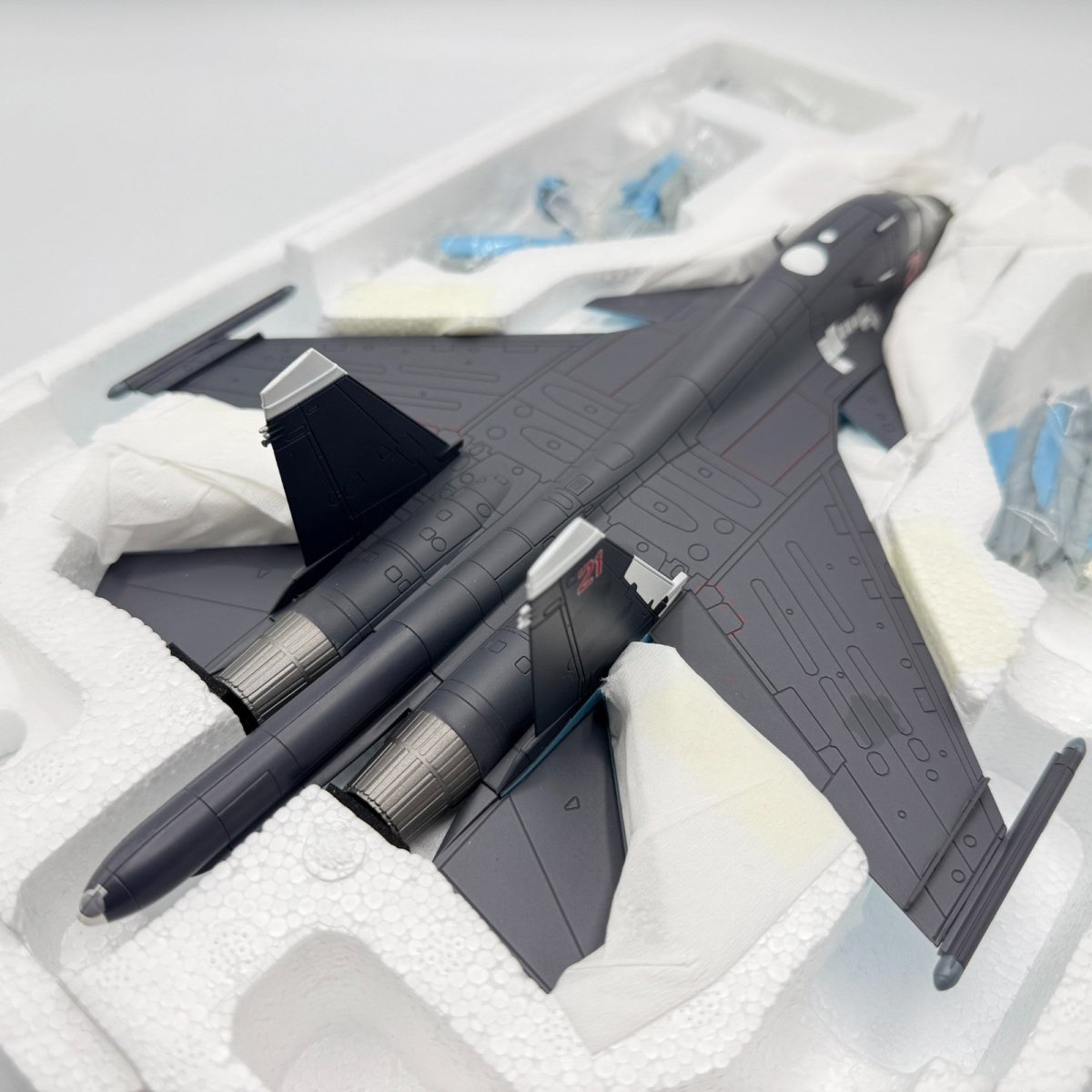 Hobby Master HA6302A 1:72 Su - 34 Fullback Fighter Bomber Red 21 Russian Air Force - Hobby Master