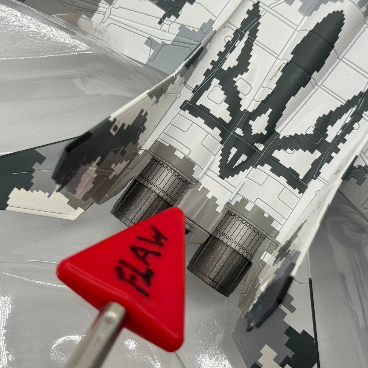 Hobby Master HA6518 1:72 Mikoyan MiG-29MU1 Fulcrum-C Ukrainian Air Force Yellow 57 Digital Camouflage 2014 - Hobby Master