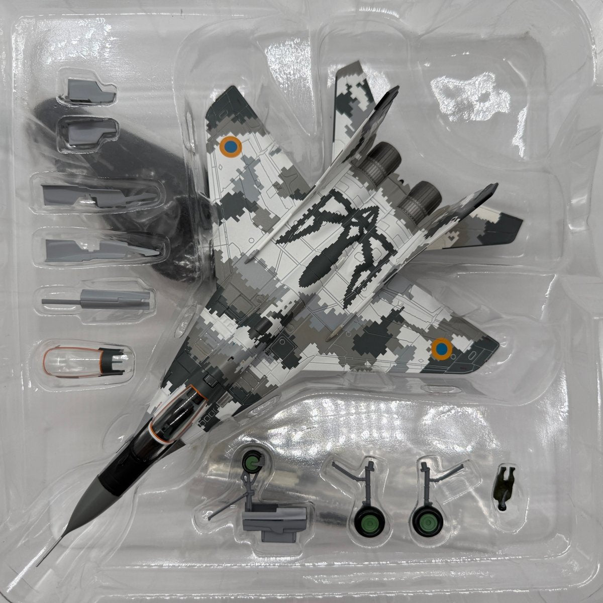 Hobby Master HA6518 1:72 Mikoyan MiG-29MU1 Fulcrum-C Ukrainian Air Force Yellow 57 Digital Camouflage 2014 - Hobby Master