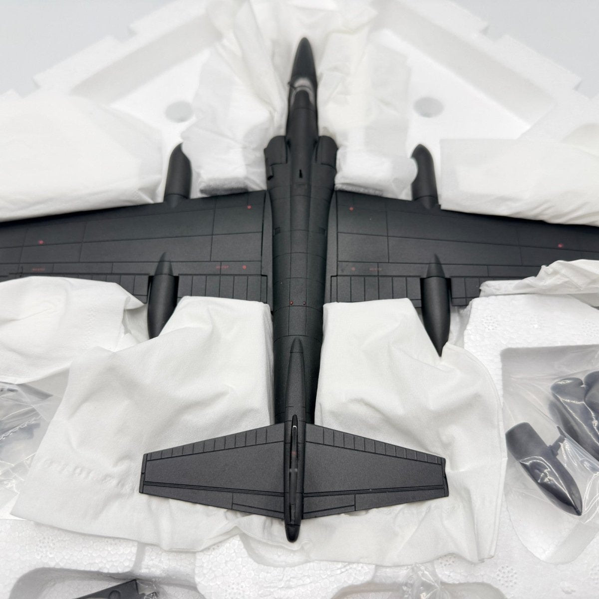 Hobby Master HA6901 1:72 Lockheed U - 2 "Dragon Lady" Beale AFB, 9th RW USAF - Hobby Master