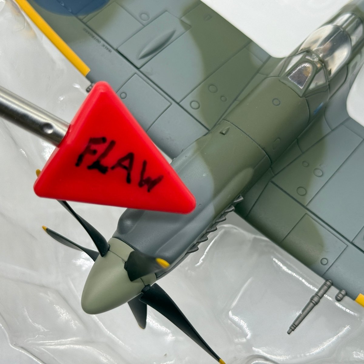 Hobby Master HA7102 1:48 Supermarine Spitfire Mk XIV RAF No.610 Sqn Richard Newbery West Malling 1944 - Hobby Master