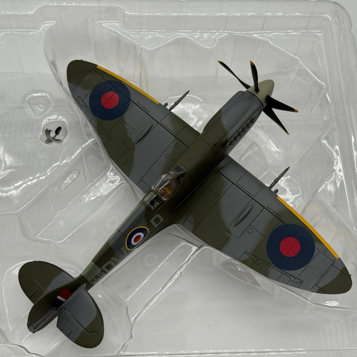 Hobby Master HA7102 1:48 Supermarine Spitfire Mk XIV RAF No.610 Sqn Richard Newbery West Malling 1944 - Hobby Master