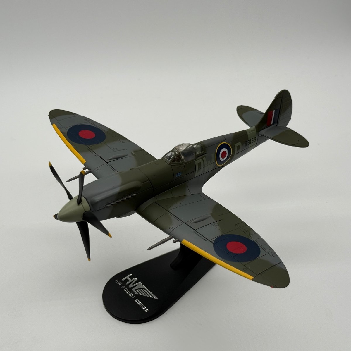 Hobby Master HA7102 1:48 Supermarine Spitfire Mk XIV RAF No.610 Sqn Richard Newbery West Malling 1944 - Hobby Master