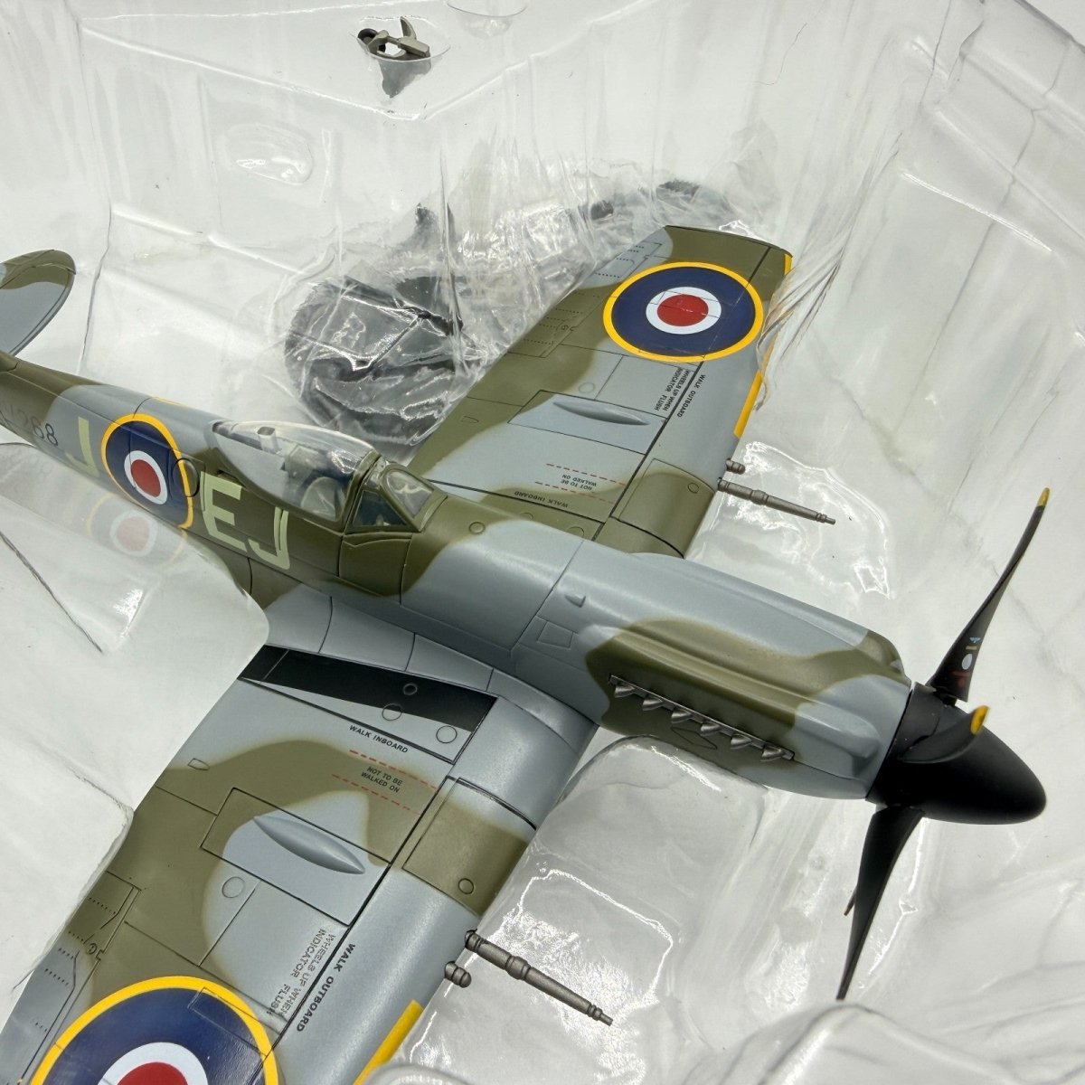 Hobby Master HA7112 1:48 Spitfire Mk.XIV MV293, Duxford Flying Legends Airshow - Hobby Master