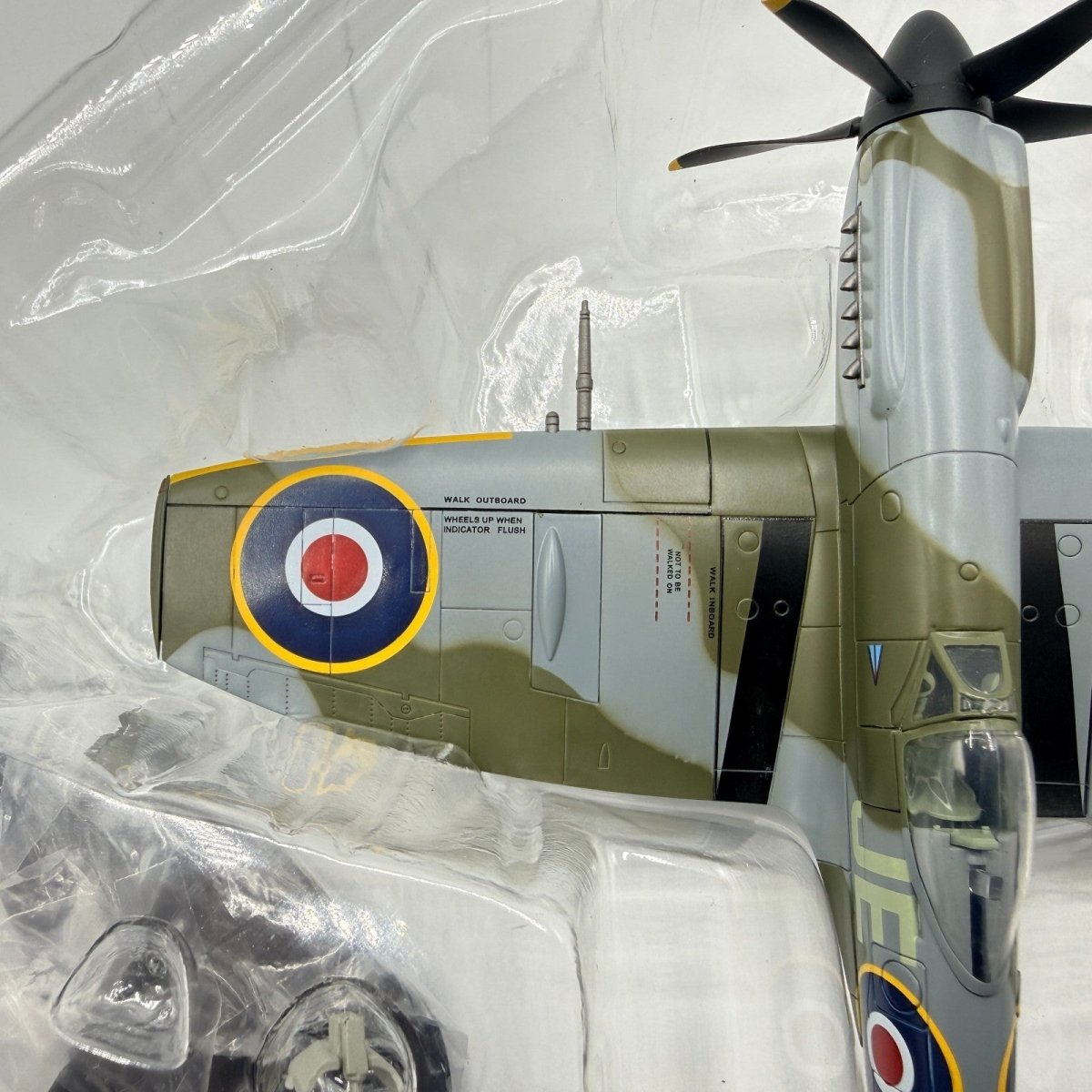 Hobby Master HA7112 1:48 Spitfire Mk.XIV MV293, Duxford Flying Legends Airshow - Hobby Master