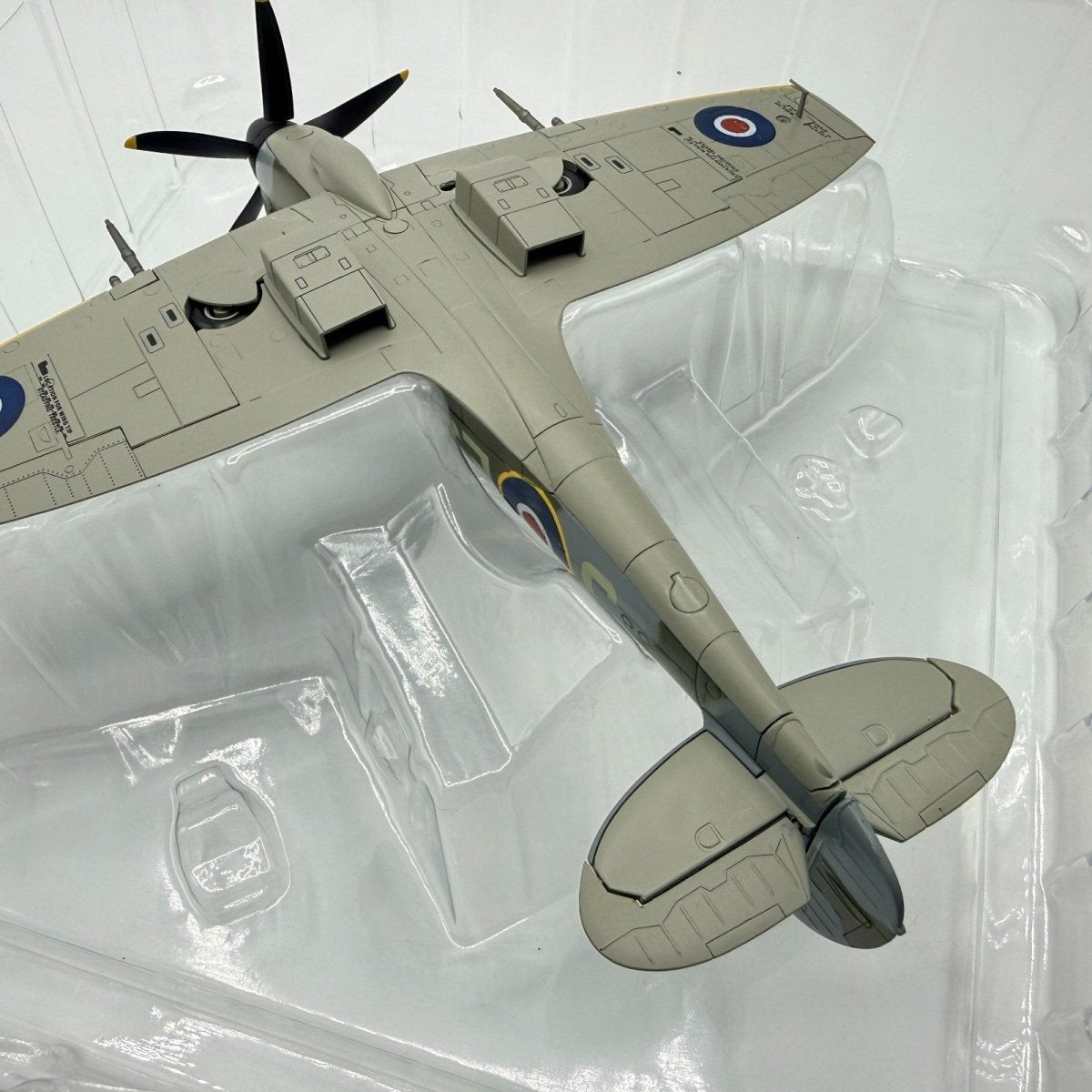 Hobby Master HA7112 1:48 Spitfire Mk.XIV MV293, Duxford Flying Legends Airshow - Hobby Master