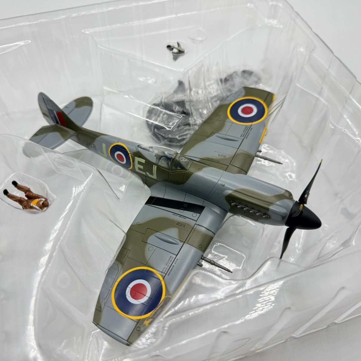 Hobby Master HA7112 1:48 Spitfire Mk.XIV MV293, Duxford Flying Legends Airshow - Hobby Master