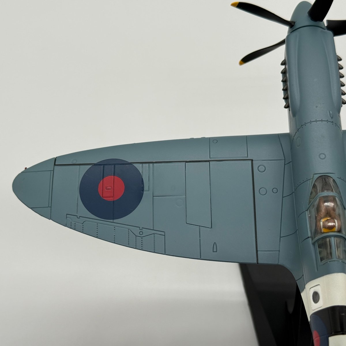 Hobby Master HA7601 1:48 Supermarine Spitfire PR.Mk XIX RAF No.541 Sqn 1944 - Hobby Master