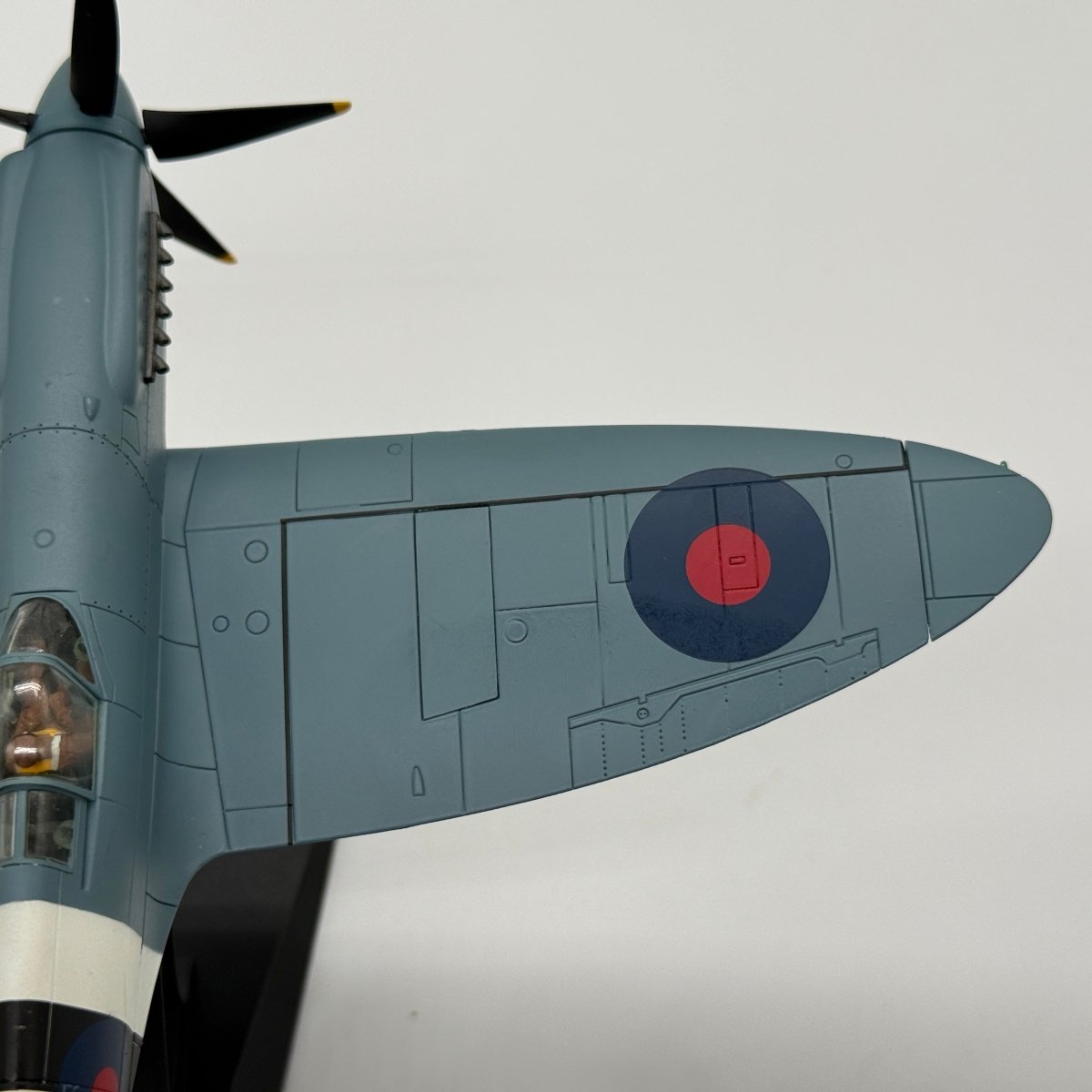 Hobby Master HA7601 1:48 Supermarine Spitfire PR.Mk XIX RAF No.541 Sqn 1944 - Hobby Master