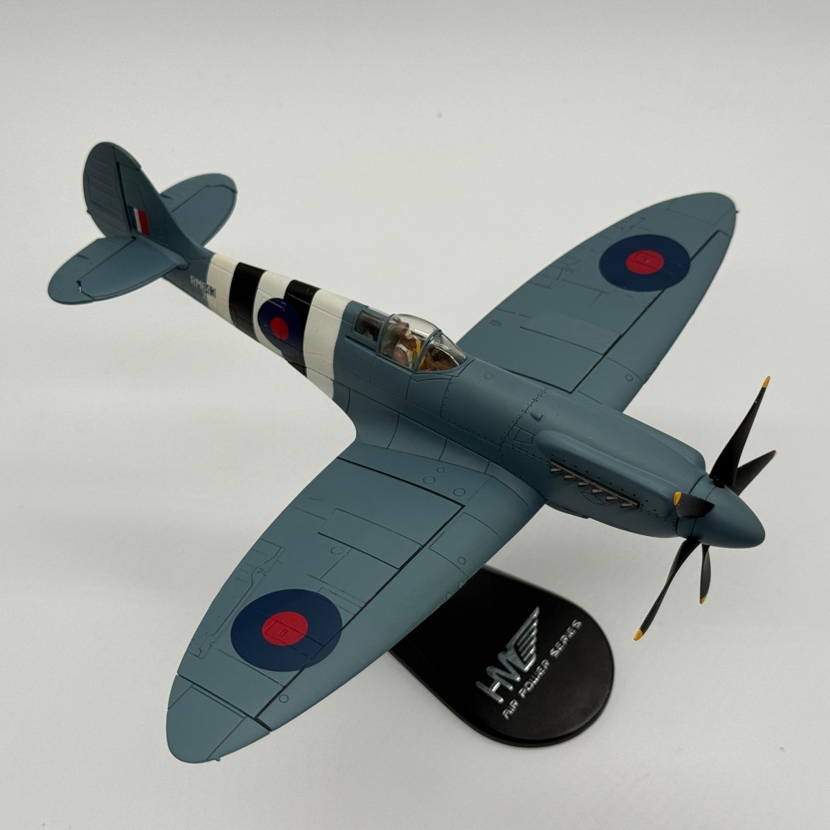 Hobby Master HA7601 1:48 Supermarine Spitfire PR.Mk XIX RAF No.541 Sqn 1944 - Hobby Master