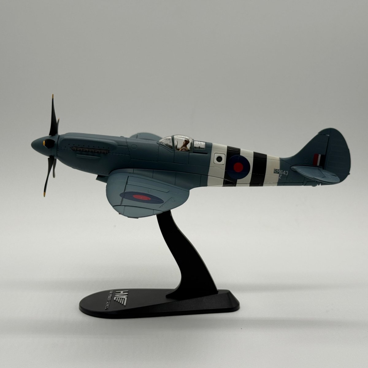 Hobby Master HA7601 1:48 Supermarine Spitfire PR.Mk XIX RAF No.541 Sqn 1944 - Hobby Master